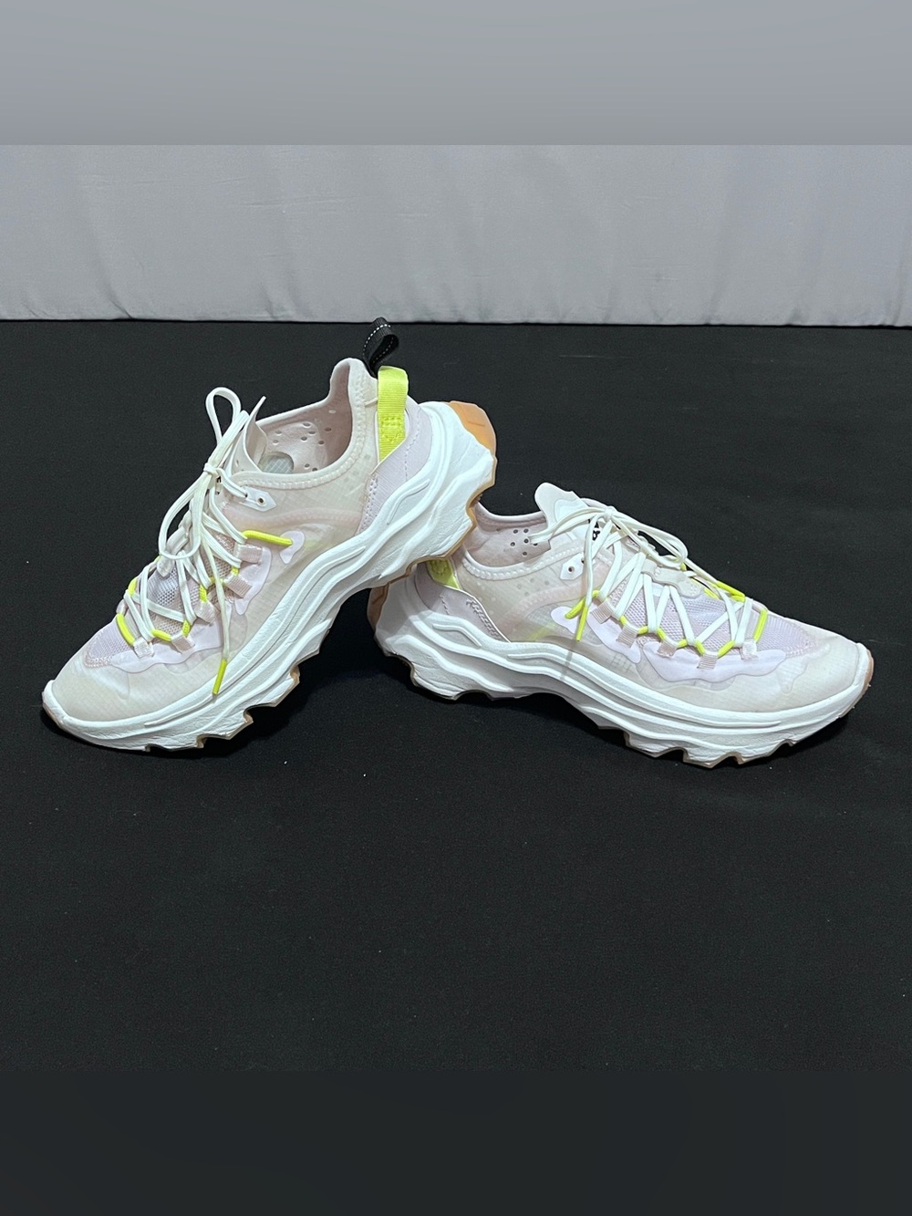 SOREL Women's Kinetic Breakthru Tech Lace Sneakers Size 8